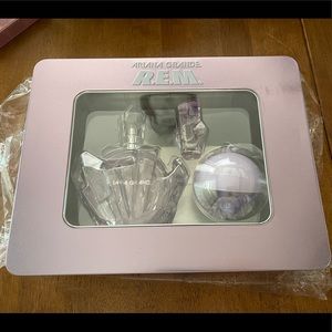 Ultra Rare NIB New Gift Box Set Ariana Grande R.E.M. Eau de Parfum 3.4 OZ
